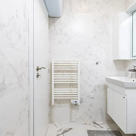 Gorgeous Yanevi 2 Bedroom & Parking Apartmán *