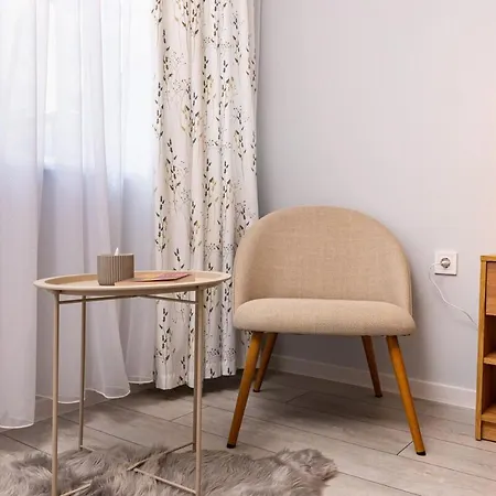 Gorgeous Yanevi 2 Bedroom & Parking بلوفديف