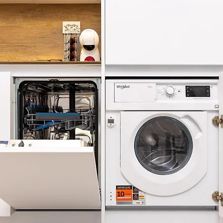 Gorgeous Yanevi 2 Bedroom & Parking شقة