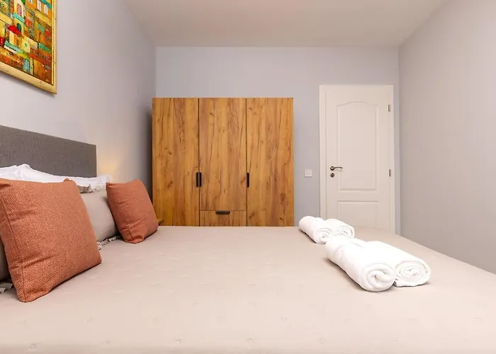 Gorgeous Yanevi 2 Bedroom & Parking Appartement