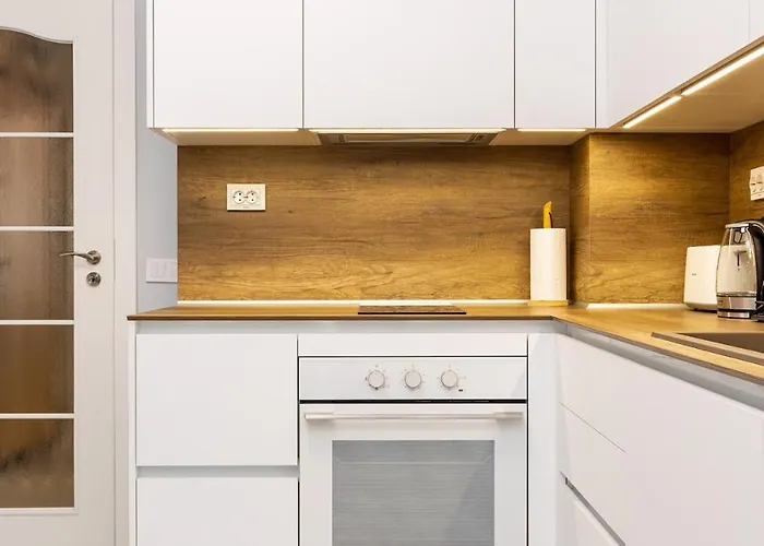 Appartement Gorgeous Yanevi 2 Bedroom & Parking *