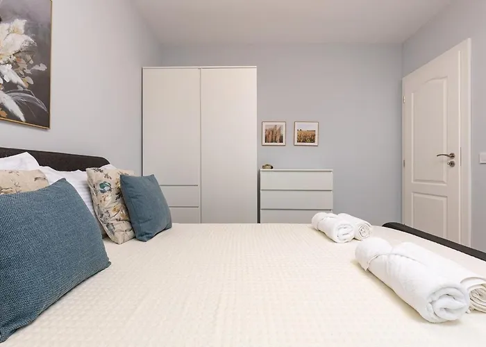 Appartement Gorgeous Yanevi 2 Bedroom & Parking *