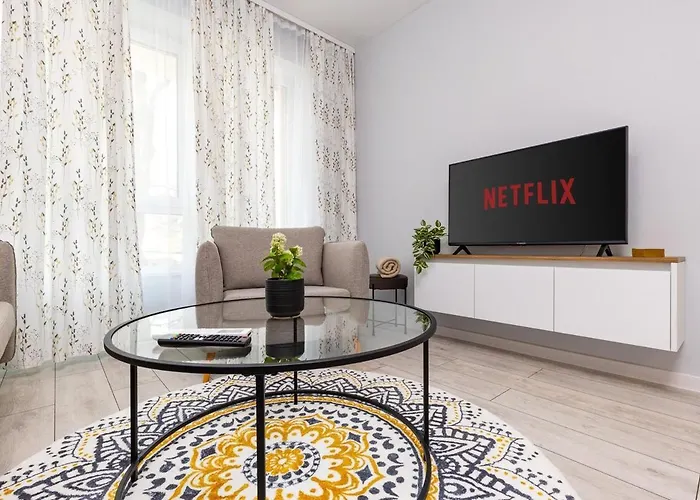 Lägenhet Gorgeous Yanevi 2 Bedroom & Parking